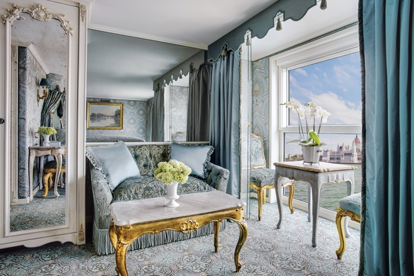 Uniworld SS Maria Theresa - Suite 8.jpg